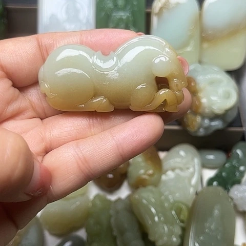 颈饰未镶嵌和田玉浪*哥