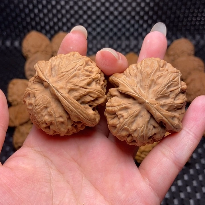 我***凡文玩核桃吊坠宫灯