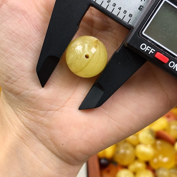 未镶嵌琥珀珠宝奇石