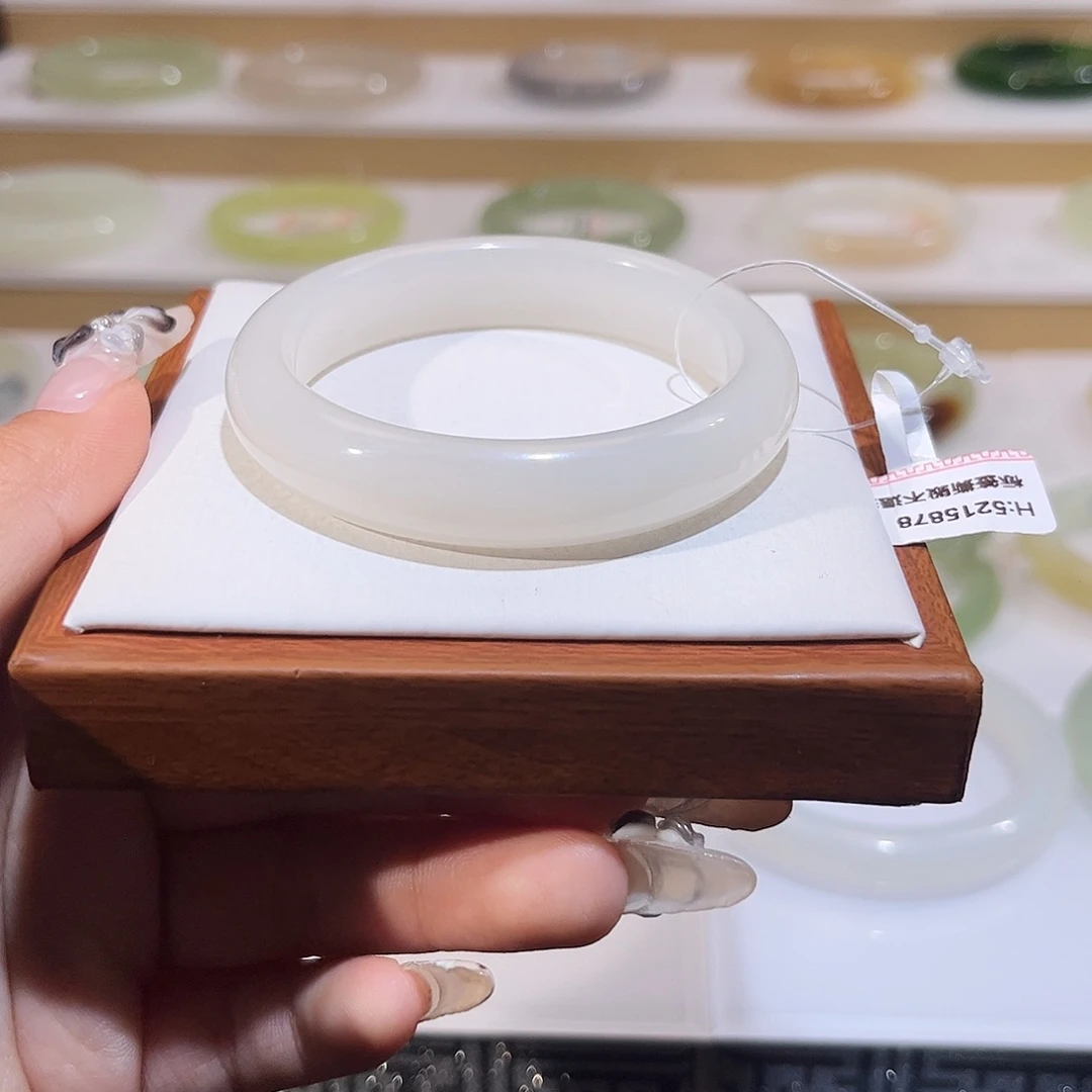 和田玉未镶嵌手镯白冰