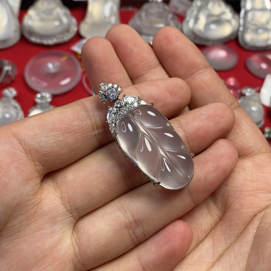 石英质玉合金颈饰