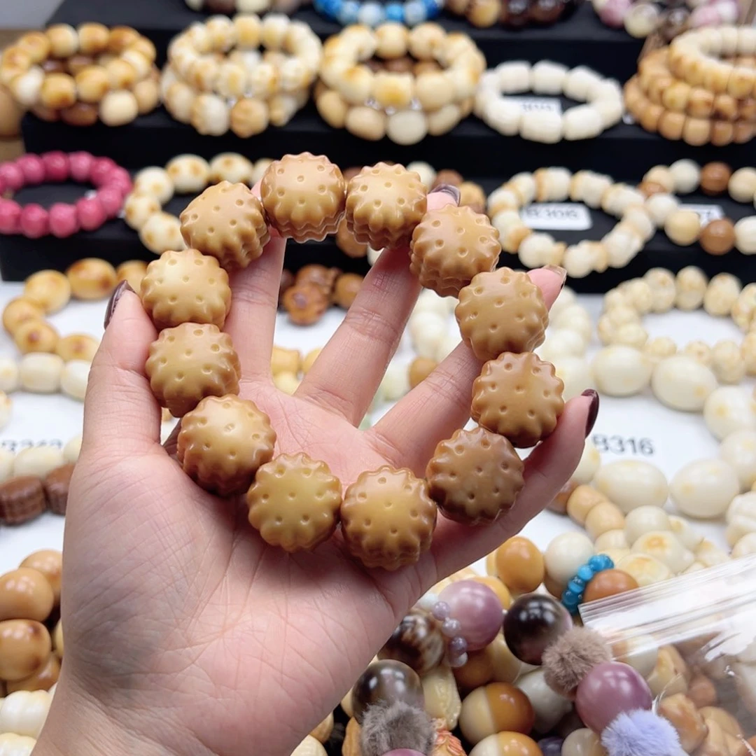 吊坠白玉菩提蜜色饼干24卡