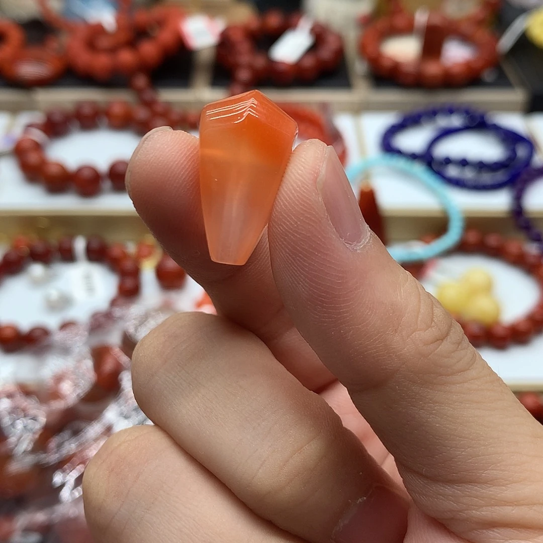 潇***泳未镶嵌配饰南红玛瑙