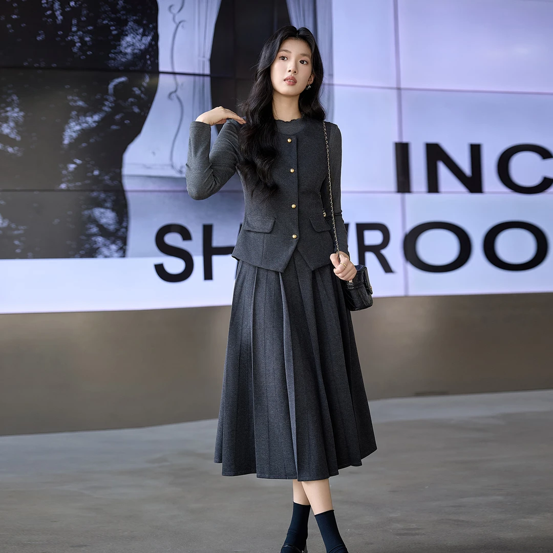 【奢姿】大码女装2025冬马甲两件套胖妹妹时尚百褶套装9954994386A