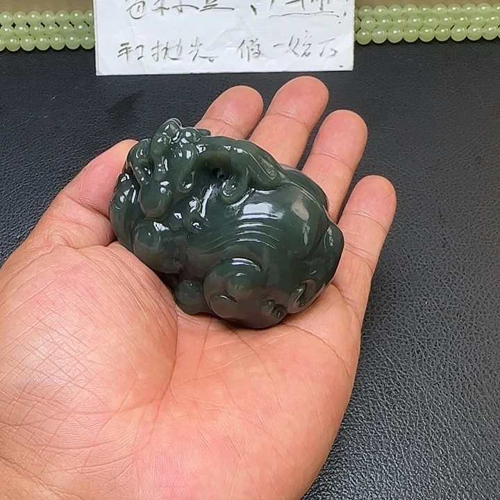 和田玉未镶嵌把件