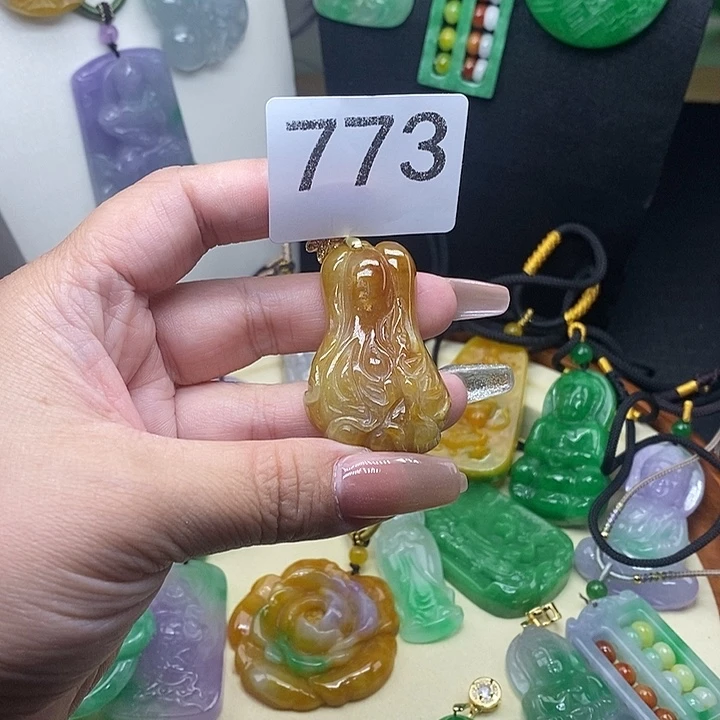 翡翠未镶嵌吊坠(赠链)