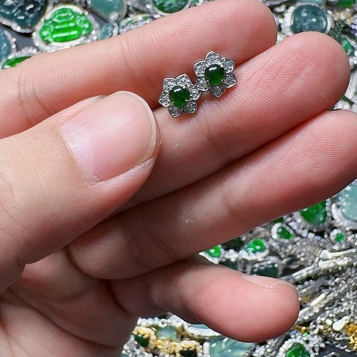 翡翠颈饰未镶嵌天然A货翡翠放漏