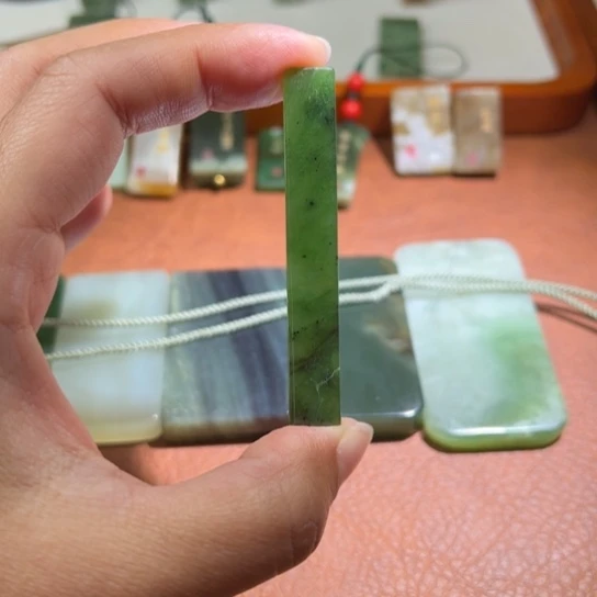 和田玉（糖玉）未镶嵌颈饰