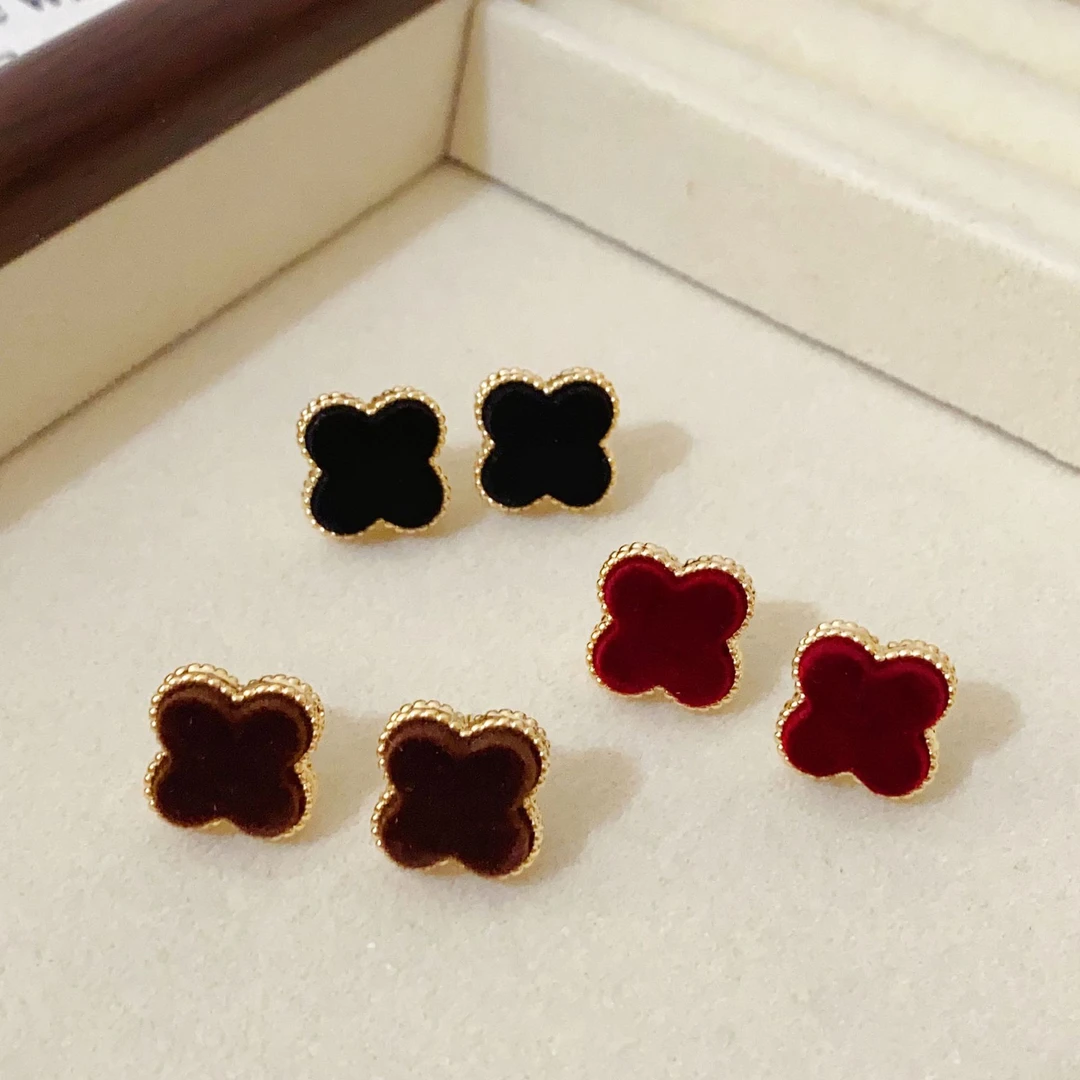 铜合金布艺耳饰 秋冬复古四叶草丝绒耳环气质轻奢时尚百搭耳钉