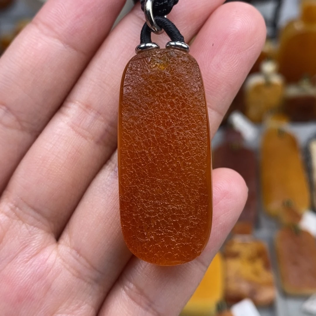 未镶嵌琥珀珠宝奇石