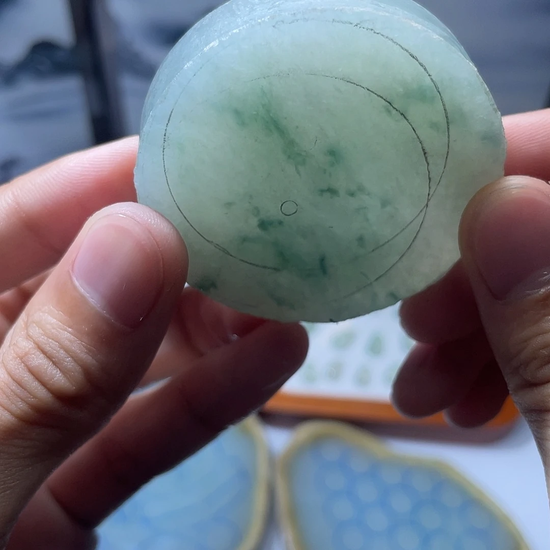 光***在定制翡翠未镶嵌翡翠