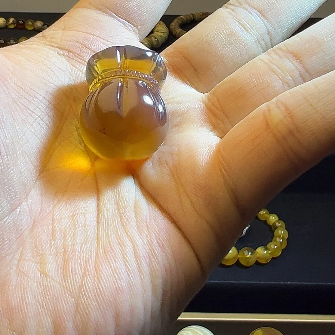 琥珀未镶嵌裸石吊坠