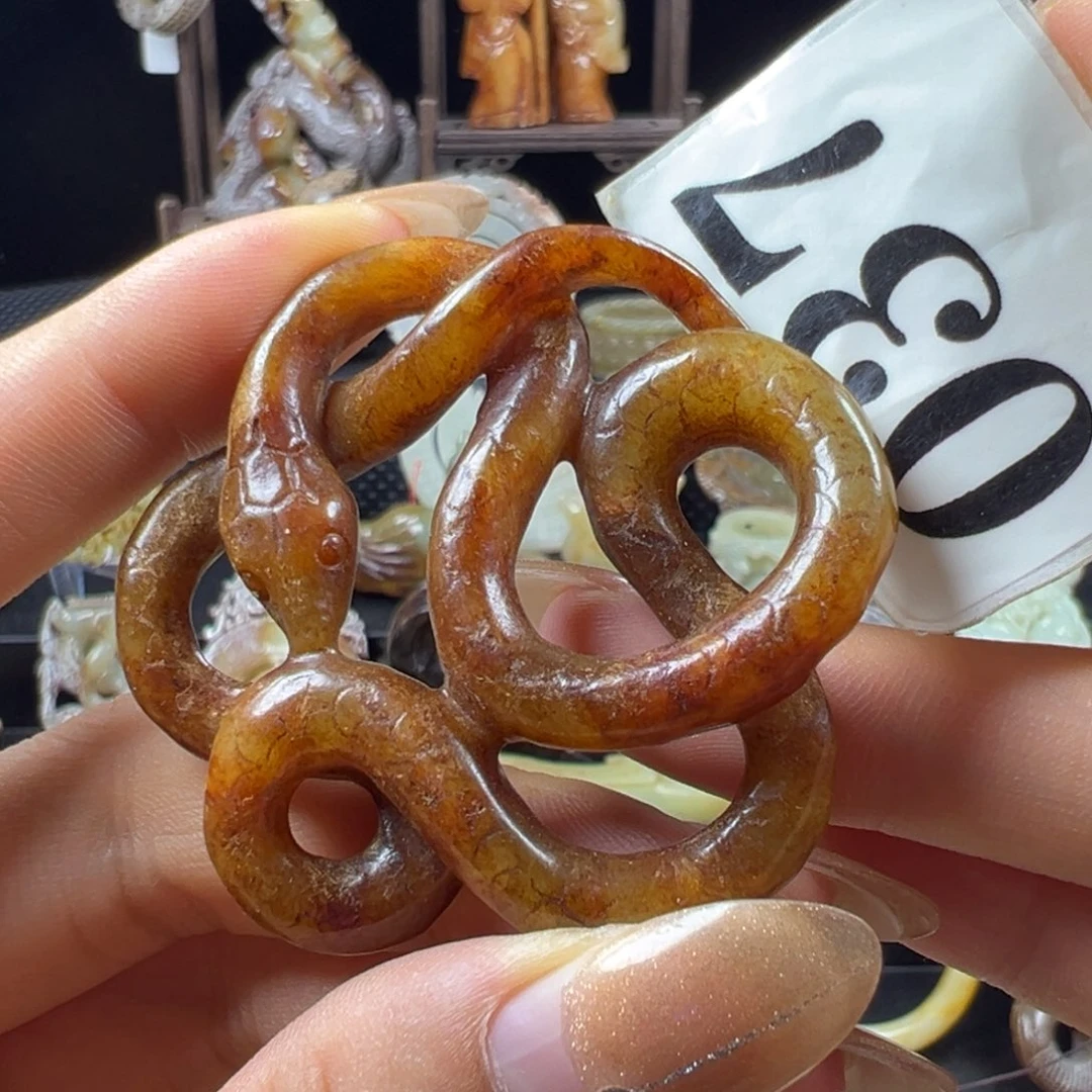 和田玉未镶嵌把件