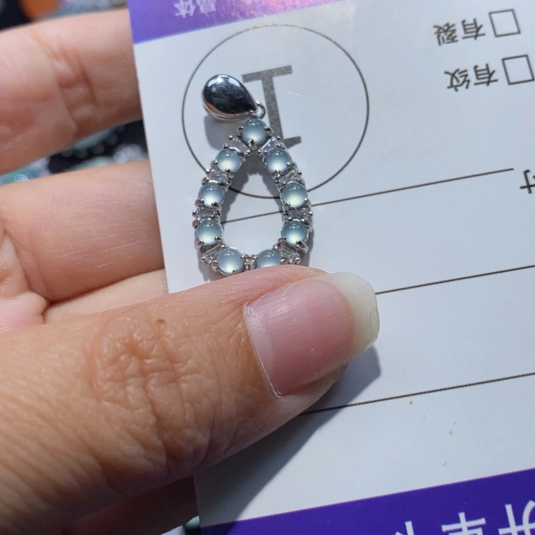 W***N翡翠未镶嵌颈饰翡翠