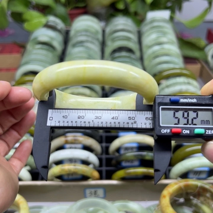 蛇纹石玉未镶嵌手镯104