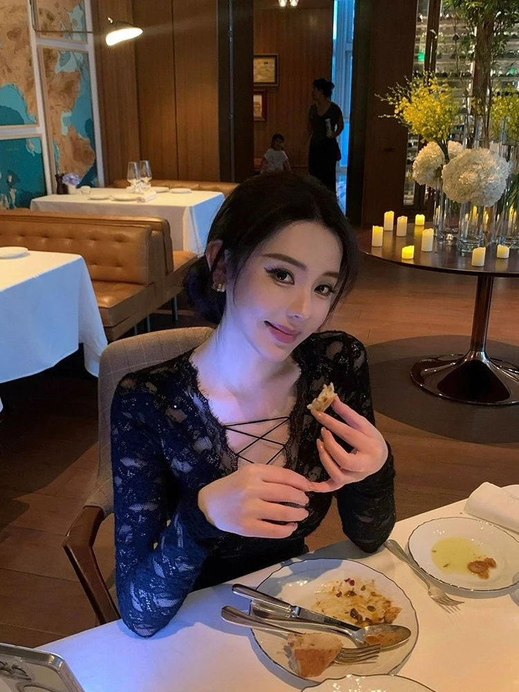 Z24748微胖mm性感辣妹绑带V领蕾丝衫女秋冬百搭修身内搭打底上衣