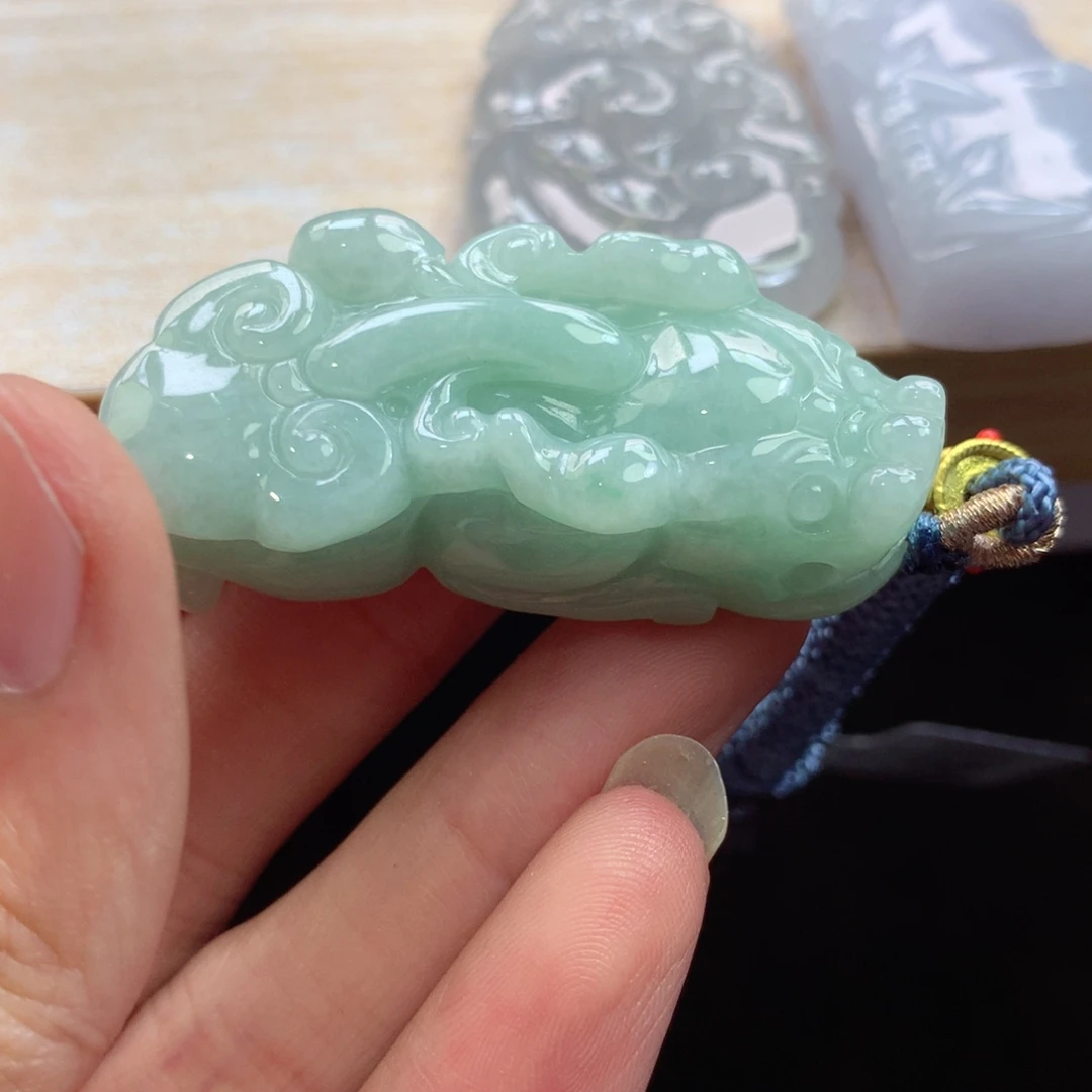 翡翠未镶嵌颈饰吊坠