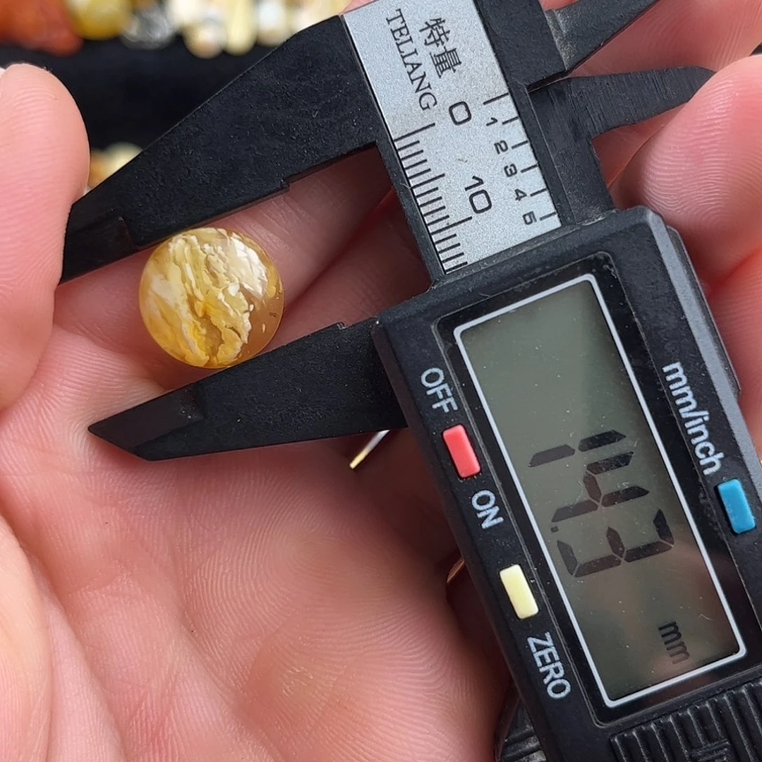 蜜蜡未镶嵌珠宝奇石