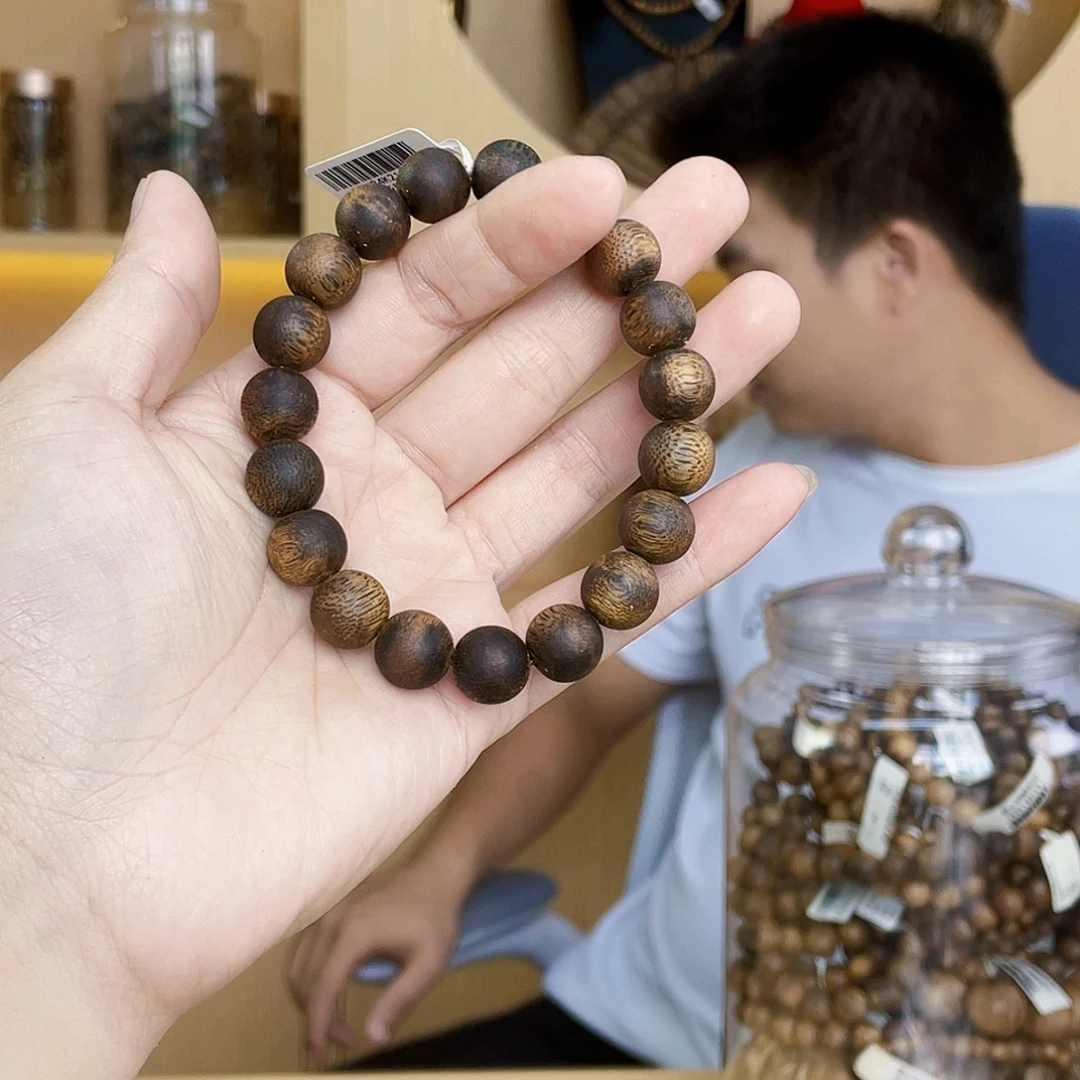 g***8沉香碎屑沉香天然绿棋圆珠单圈1.1/12克多样性发一