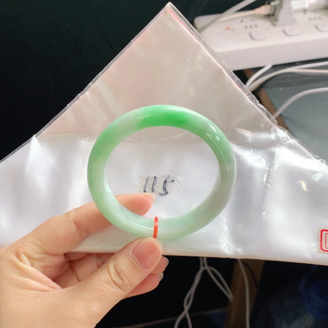 翡翠手镯未镶嵌03。