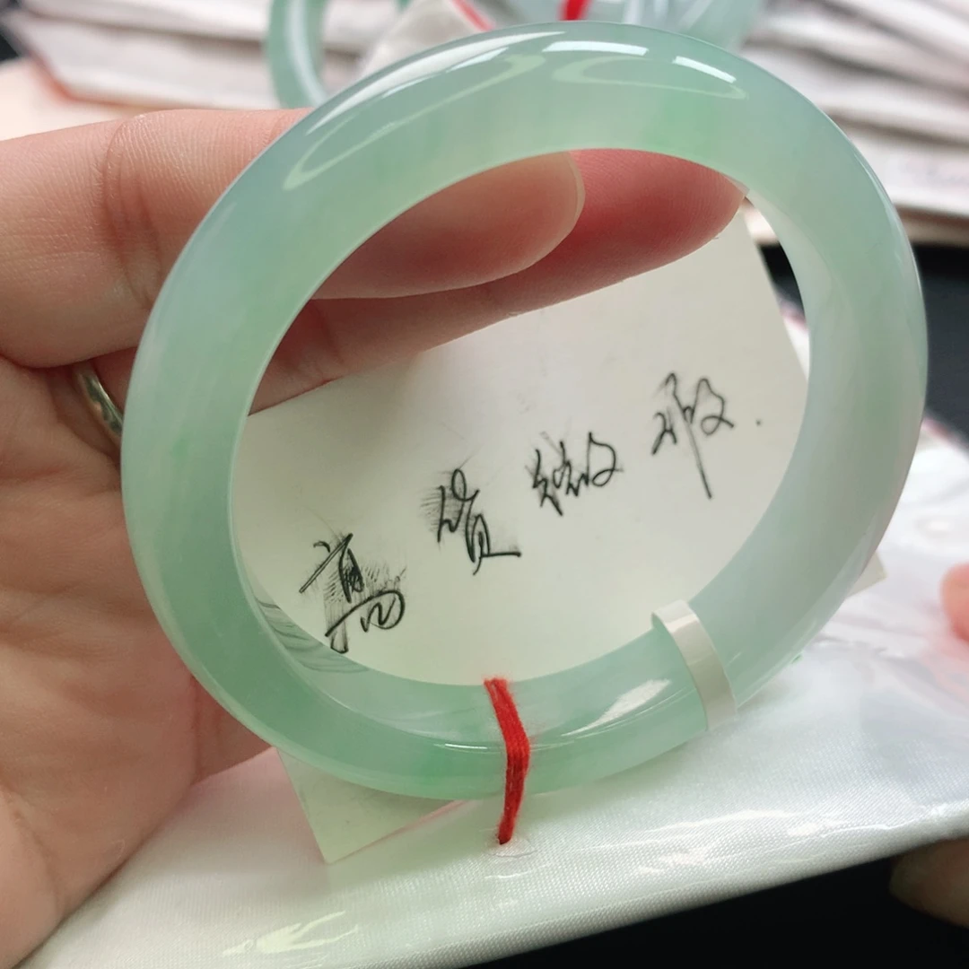 小***妹翡翠未镶嵌手镯缅甸51.52