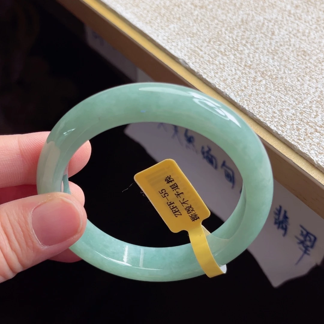 翡翠未镶嵌手镯手镯