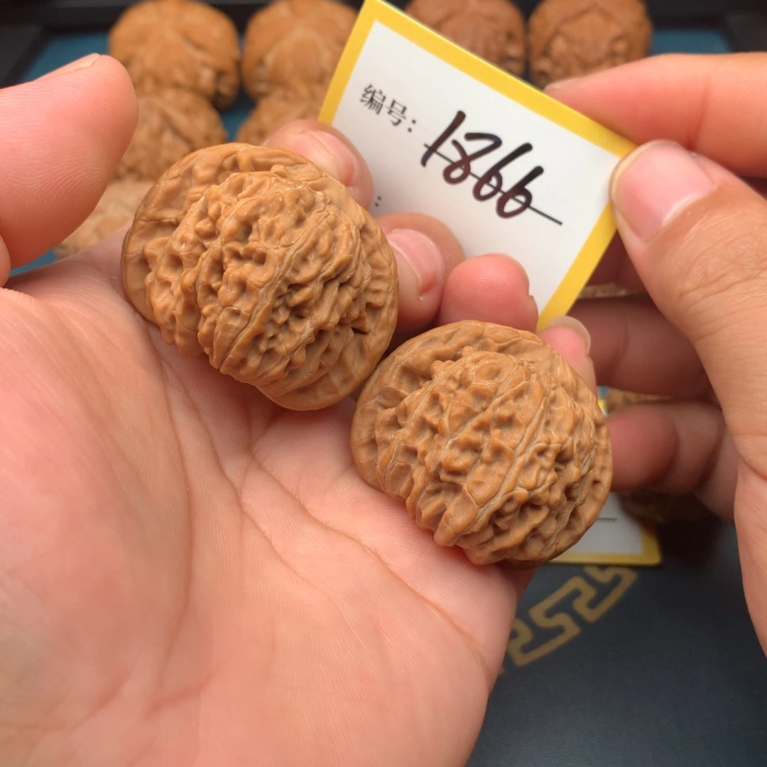 熙***友把件文玩核桃四座楼1866