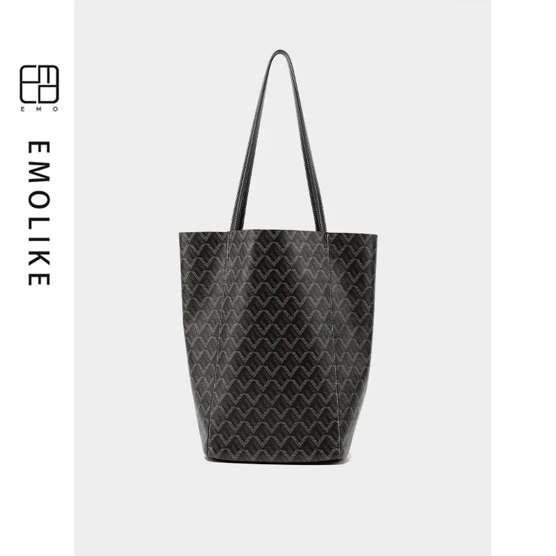 EMO春夏新品狗牙大水桶包百搭经典时尚女士单肩手提通勤肩包