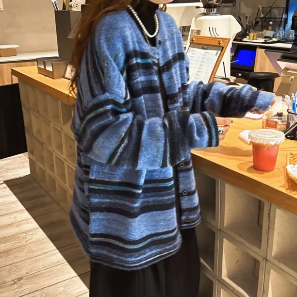 小郭家巷口-宽松大版针织高品质条纹拼色毛衣