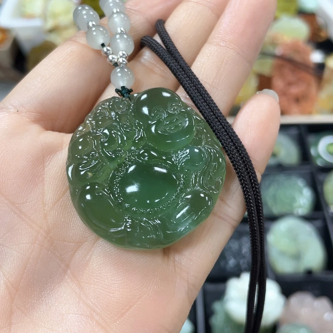 蛇纹石玉颈饰未镶嵌