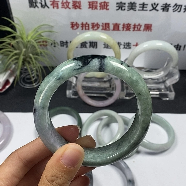 未镶嵌手镯翡翠55号。 56.7圈