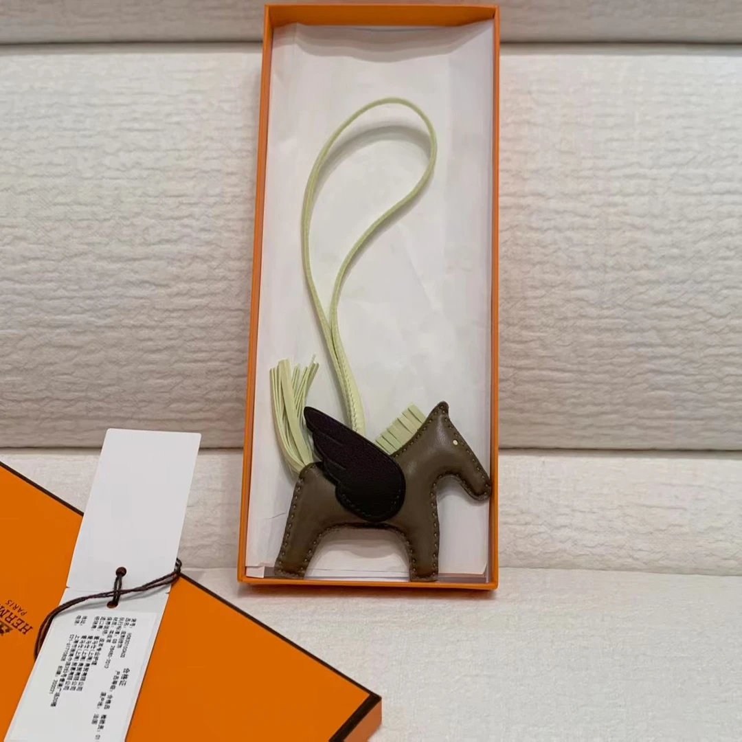 99新 Hermes/爱马仕 壹臻/大象灰拼马鞍红飞马挂件 B刻 67370909