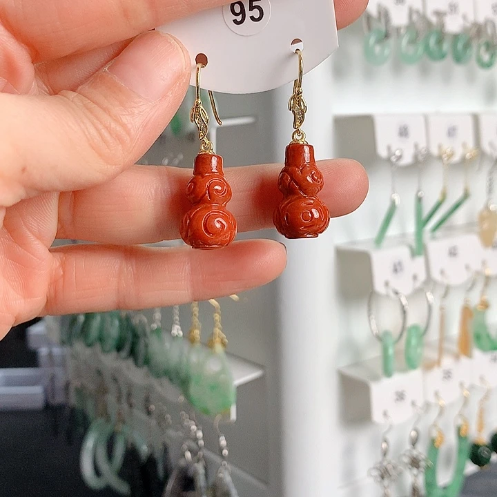 翡翠耳饰未镶嵌翡翠