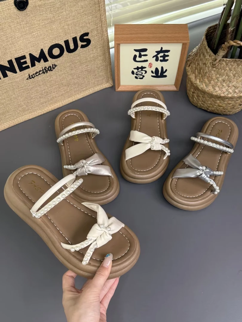 时尚百搭轻奢高级感沙滩凉拖女外穿舒适一字拖配裙子2025夏季新款