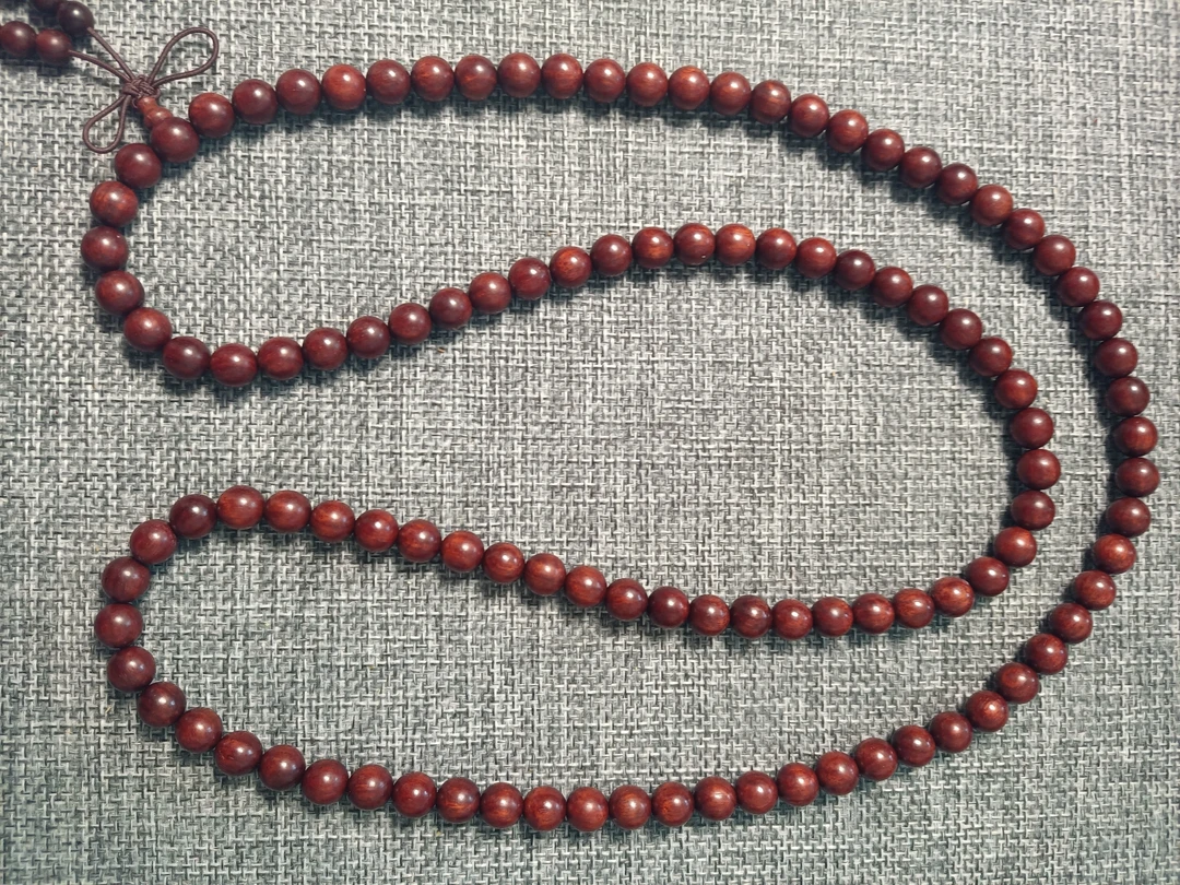 印度小叶紫檀0.8×108颗的。