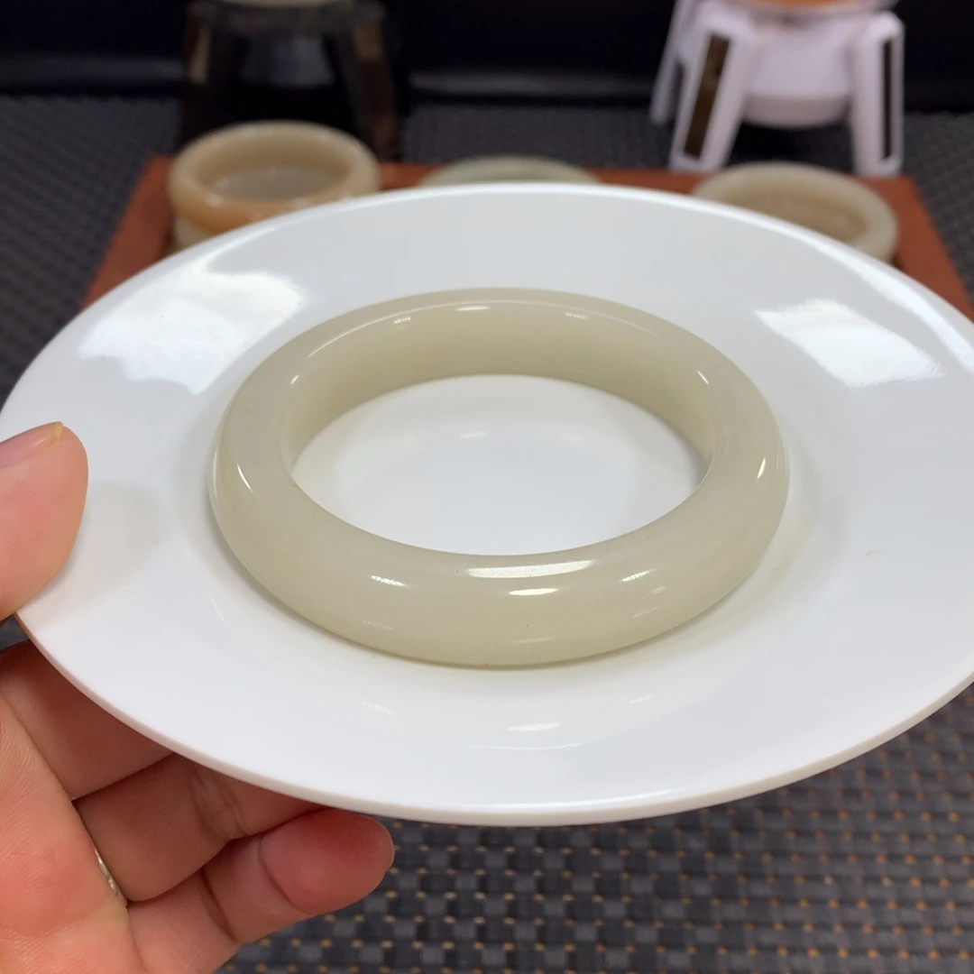 石英质玉（佘太翠）未镶嵌手镯漏60.7豆青1号