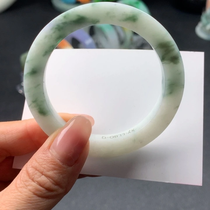 定制翡翠未镶嵌镯子