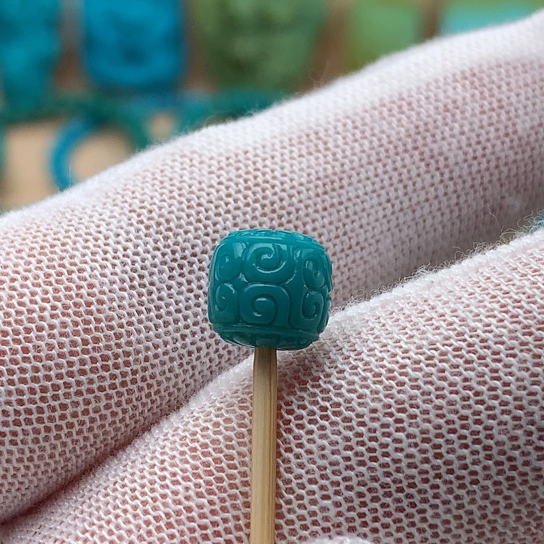 绿松石未镶嵌颈饰