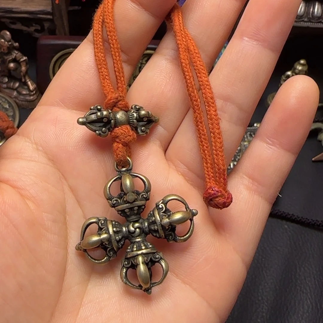 戴***郎泥塑藏传牌子……藏传牌子