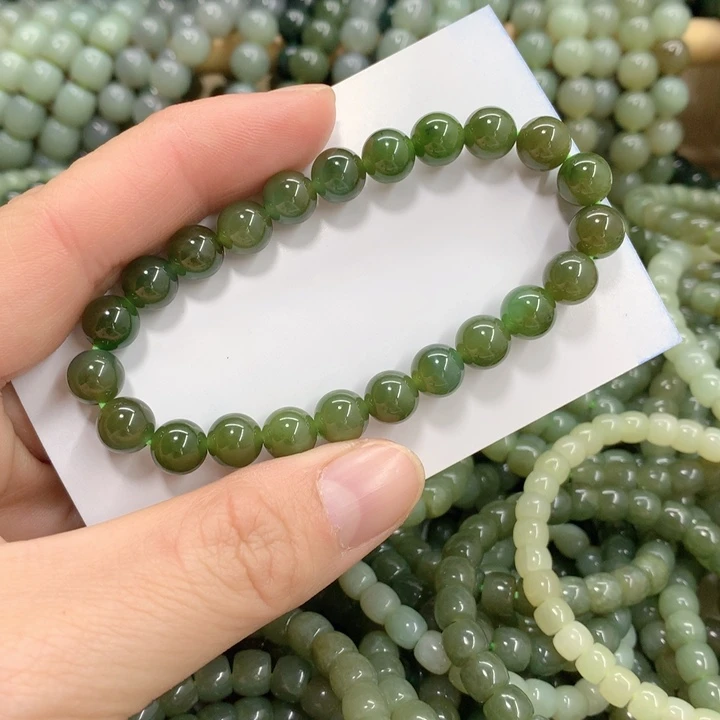 冷***美和田玉未镶嵌珠宝奇石