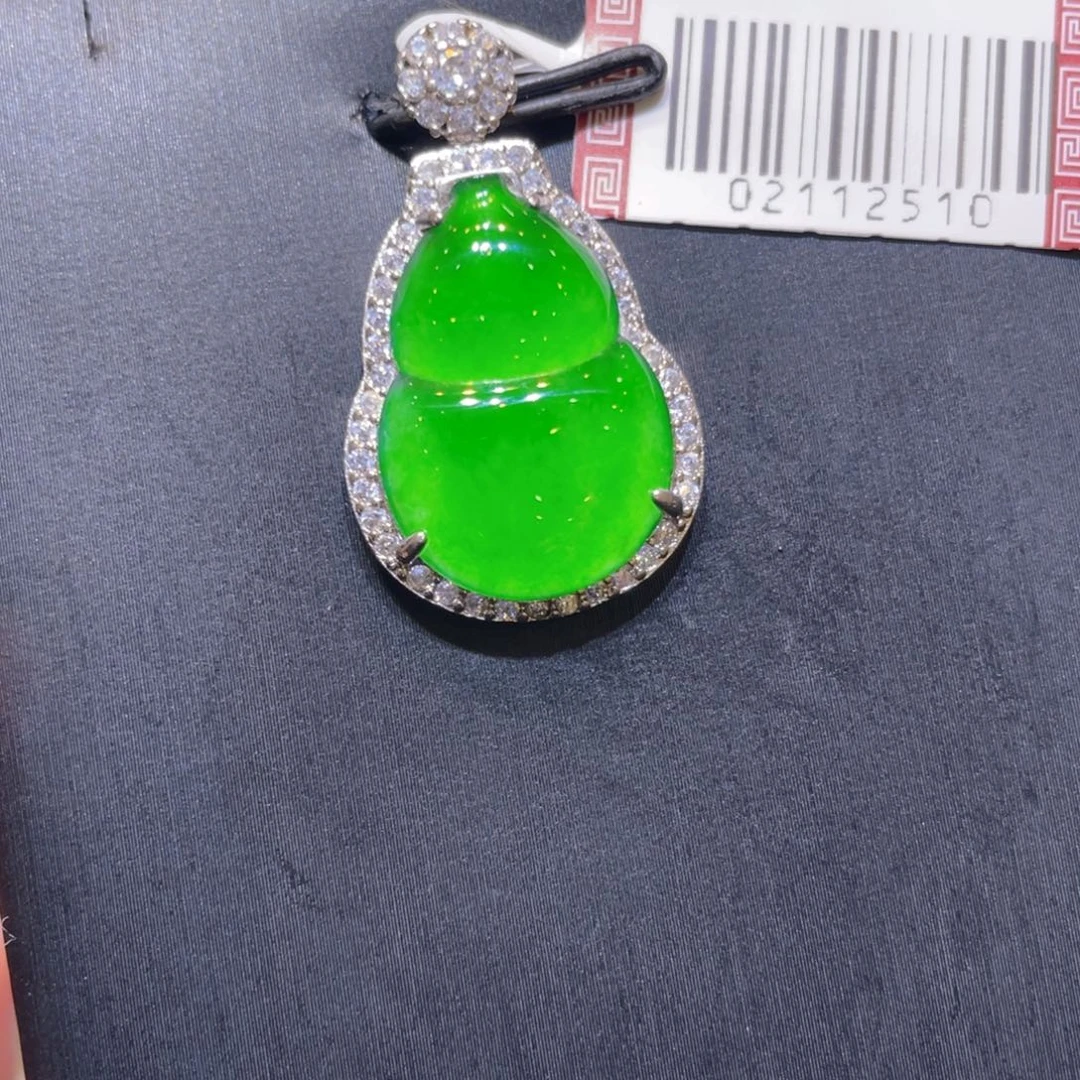 翡翠未镶嵌颈饰吊坠