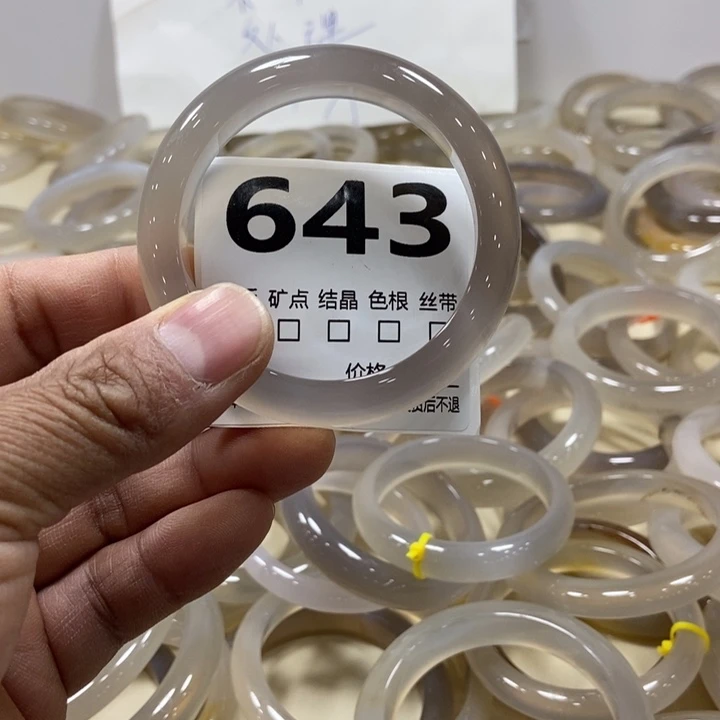 回***经玛瑙/玉髓未镶嵌手镯