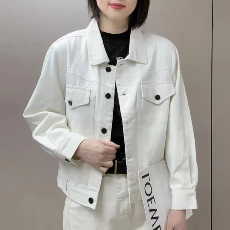 白色单排扣牛仔外套