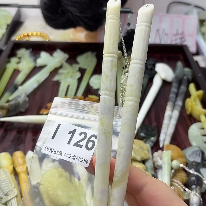 钮***静蛇纹石玉合金发饰