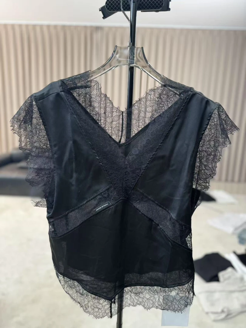 【柳青女装】2025春季新款V领无袖背心蕾丝网纱拼接背心