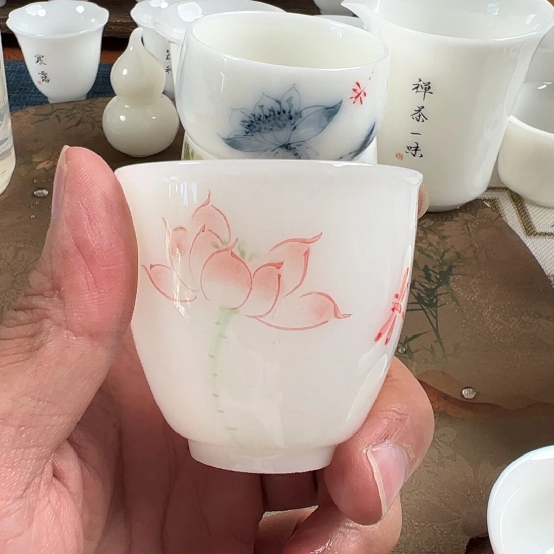 杯子采用优质瓷土制作单品
