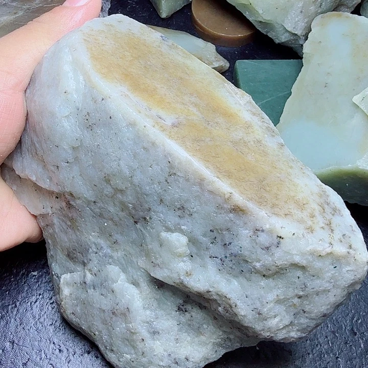 和田玉（糖玉）未镶嵌珠宝奇石