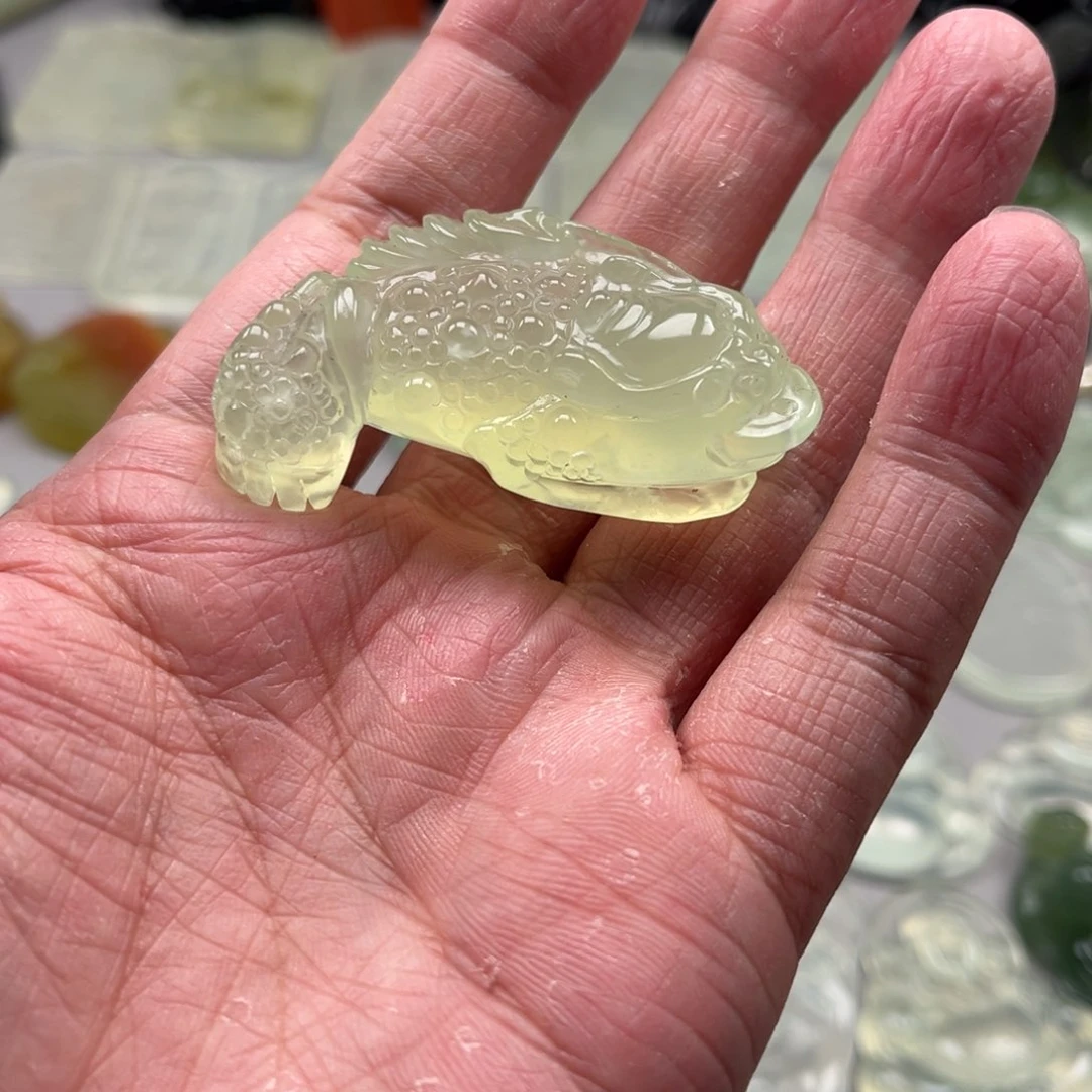 未镶嵌蛇纹石玉颈饰