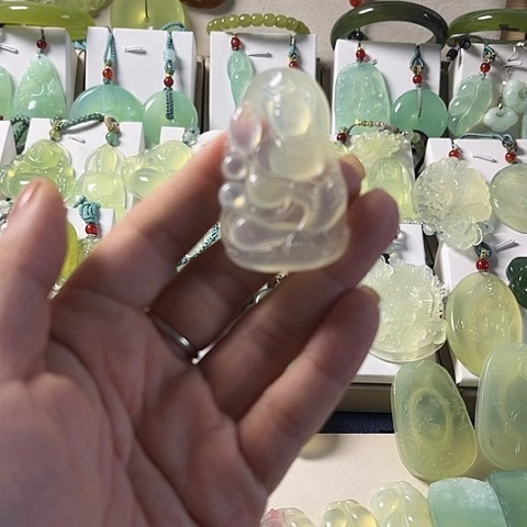 未镶嵌蛇纹石玉颈饰