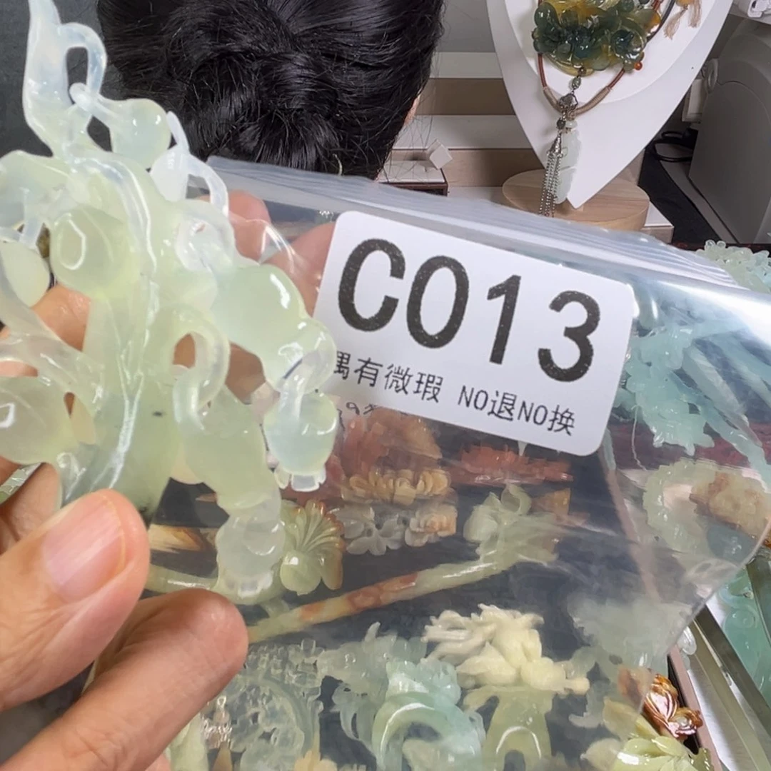 岫玉未镶嵌发饰开*?